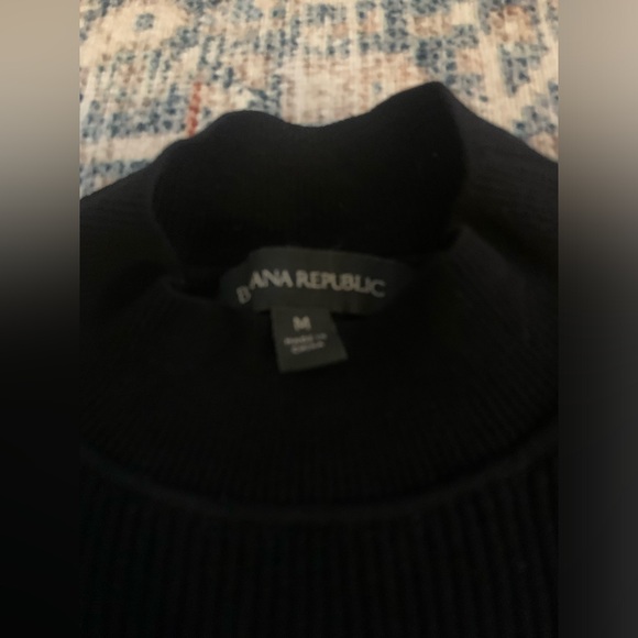 Black bell sleeved mockneck sweater from Banana Republic - Picture 4 of 4